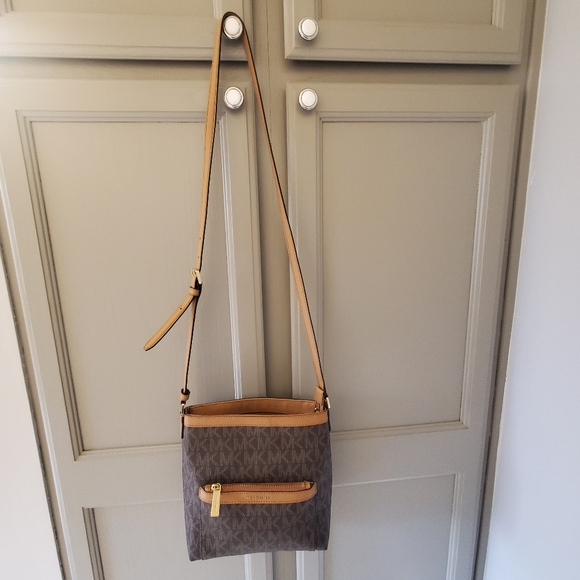 Michael Kors MK Brown Leather Bag Monogram Logo Crossbody Messenger EUC - Picture 2 of 16